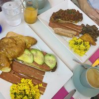 Brunch. English brunch and option 2 of the brunch menu   at Freedom Cakes Bakery in Madrid