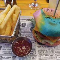 KFV Chiken con patatas fritas at Freedom Cakes Bakery in Madrid