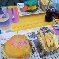 Menú 12€ con hamburguesa at Freedom Cakes Bakery in Madrid