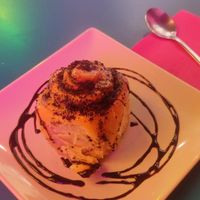 Oreo cinnamon bun - comes hot!!! yummy at Freedom Cakes Bakery in Madrid