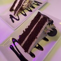 Oreo cake and red velvet cake  at Freedom Cakes Bakery in Madrid