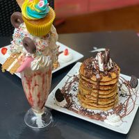 Freak Shake and pancakes at Freedom Cakes Bakery in Madrid