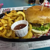 Heüra classic burger  at Freedom Cakes Bakery in Madrid