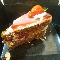 Tarta de fresa at Freedom Cakes Bakery in Madrid