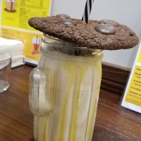 Vanilla milk shake and chocolate cookie at Freedom Cakes Bakery in Madrid