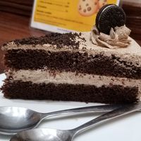 Oreo chocolate cake at Freedom Cakes Bakery in Madrid