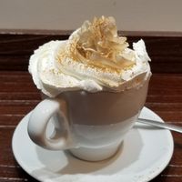 Cinnamon cappuccino at Freedom Cakes Bakery in Madrid