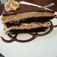 Tarta de chocolate y cacahuete at Freedom Cakes Bakery in Madrid
