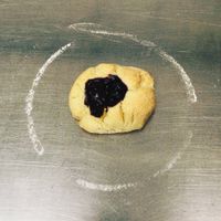 I like the pun Robin makes about the cookie you get with the lunch offer. It's a play on words regarding a queen. at Llama Lloyd in Gothenburg