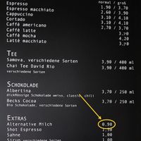 Aufpreis 90 Cent für pflanzliche Milch at POP Der Kaffeeladen in Meersburg