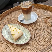 Bananenkuchen und Eiskaffee at POP Der Kaffeeladen in Meersburg
