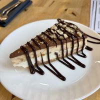 Snickers-Torte ⭐️⭐️⭐️⭐️⭐️  at Simple Green in Zagreb