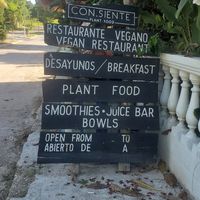Sign at Con.Siente de LULU La Bruja in Bacalar