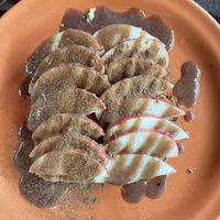 Toast with Apple and cinnamon   at Con.Siente de LULU La Bruja in Bacalar