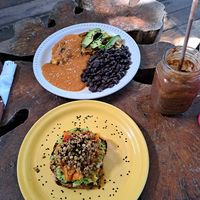 Vegan omelette with black beans, chocolate smoothie, and avocado toast at Con.Siente de LULU La Bruja in Bacalar