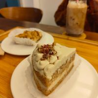 Carrot cake at Soiroum in Seoul