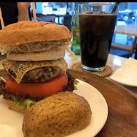 Vegan burger at Soiroum in Seoul