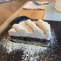 Mugwort red bean dessert at Soiroum in Seoul