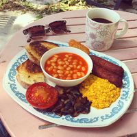 vegan full English breakfast (with tofu scramble) at Crocus Cafe in Nottingham