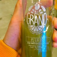 Uno de los múltiples Cold Pressed Juices at Al Grano in Santiago