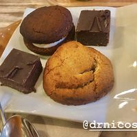 Galletas y brownie Crudivegano at Al Grano in Santiago