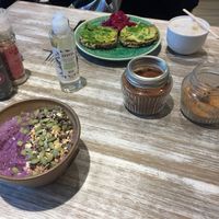 Smoothie bowl, avocado toast and cappuccino 💚 at Al Grano in Santiago