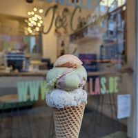 Marzipan, avocado and berry, and a sample of blood orange on top at Luicella's - Detlev-Bremer-Straße in Hamburg