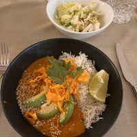 Chickpea Curry with avocado, small salad   at Gaudi&Naan in Ljubljana