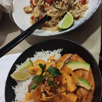 Jey pad thai and Sarawati's house curry at Gaudi&Naan in Ljubljana