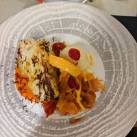 Main dish: baked cauliflour with mashed potatoes, pepper sauce and sweet potate chips at Gaudi&Naan in Ljubljana