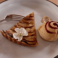 Apple pie with apple ice-cream at Gaudi&Naan in Ljubljana