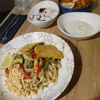 ﻿Saraswati house curry (avocado/basmati/cream/chickpea/sweet potato)

Pad Thai (shiitake mushrooms/tempeh/rice noodles) at Gaudi&Naan in Ljubljana