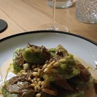 Gnocchi met spinazie, cream 'cheese' en truffel at Gaudi&Naan in Ljubljana