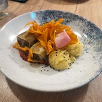 Rollos de repollo rellenos con puré de patatas y zanahoria at Gaudi&Naan in Ljubljana