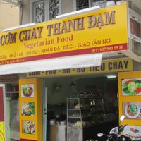 A bright and cheerful facade at Com Chay Thanh Dam in Da Lat