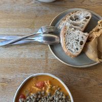 orange dahl (down)  bread with hummus😍 and asian pot (up, omnivores)   at Daily Pot in Bergen