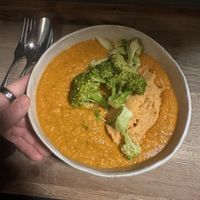 Red pot with hummus and broccoli   at Daily Pot in Bergen