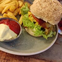 Veganer Chili-Cheese-Burger at Weingut Trautwein - Restaurant & Hotel in Flonheim