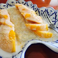 Sticky rice with mango at Thai Hachapi  in Tehachapi