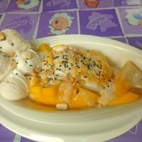 Sticky rice with mango and ice cream 😋 at Kohco Man in Koh Phayam