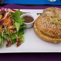 Vegan bagel (avocado, hummus, dried tomato) at Blue Teapot in Toulouse