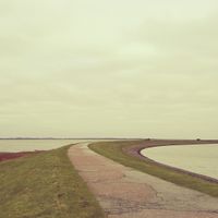Rantum basin and dike / levee right next to the Kaffeerösterei at Kaffeerösterei in Sylt