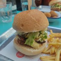 'Chicken' Burger at Essential Vegan @ Ten to One Bar in North London