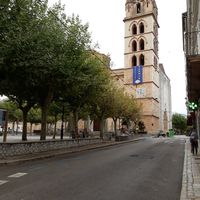 Lovely square around corner in Binissalem at L'Exquisit in Mallorca