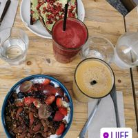 Un bon brunch pour bien commencer la semaine at LIIFE in Paris