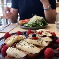 TOAST PEANUTBUTTER& BANANA at LIIFE in Paris