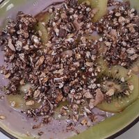 Bowl de açai con superalimento y kiwi. at Vegan Bombon in Alicante