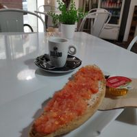 Desayuno Tostada con tomate at Vegan Bombon in Alicante