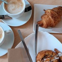 Roulé pomme cannelle chocolat at Vegan Bombon in Alicante