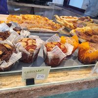 Muffins and pizzas at Vegan Bombon in Alicante
